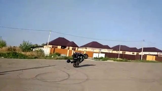 Wheelie езда на заднем колесе на мотоцикле смотреть онлайн