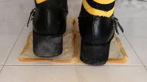 Trample bread in Lolita shoes