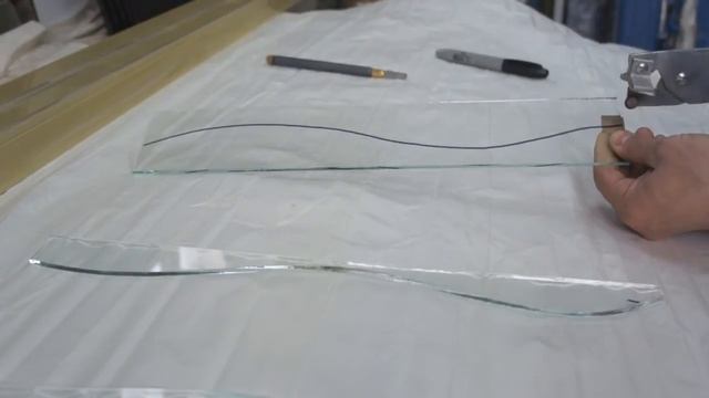 КАК РЕЗАТЬ СТЕКЛО криволинейно (фигурная резка стекла) How to cut glass смотреть онлайн