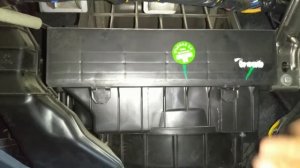 Замена салонного фильтра спарк / salon filtrini almashtirish spark.