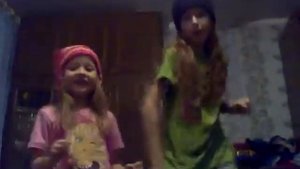 Девочки снимают видео