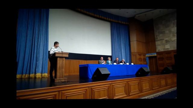 Активіст Сергій Сарнавський ріже правду-матку смотреть онлайн