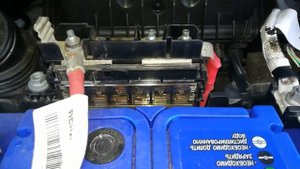 Снятие крышки АКБ-патрубка Рено Сценик4, Меган4, Талисман, Эспас 5. Немного о предохранителях.