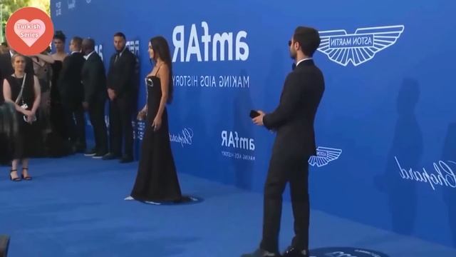 Ханде Эрчел и ее парень Хакан на Каннском фестивале смотреть онлайн