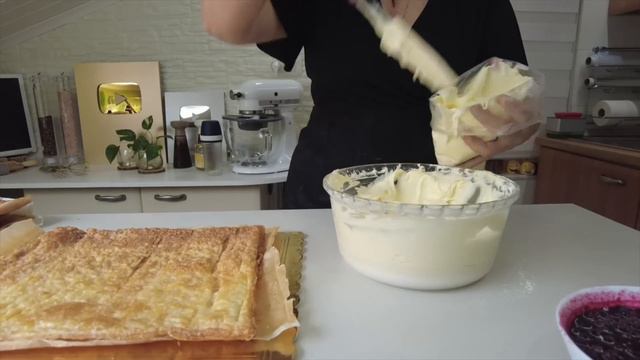 MILLEFOGLIE CREMA E FRUTTI DI BOSCO torta decorata facile e veloce