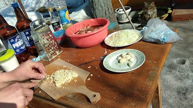 Курица в пиве в казане на костре