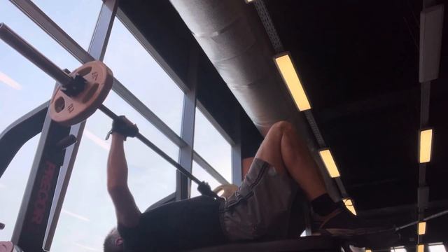 Упражнение : Гильотина - для мышц груди! 4.11.21год смотреть онлайн