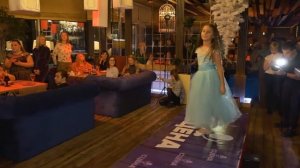 Модный показ детских вечерних платьев. ELITE MODELS