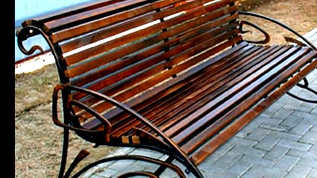 Парковая скамейка с оригинальными подлокотниками смотреть онлайн