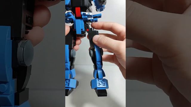 Gundam на каркасе для роботов без шарниров