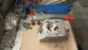 Ставим могучий маслонасос и чиним головку Днепр