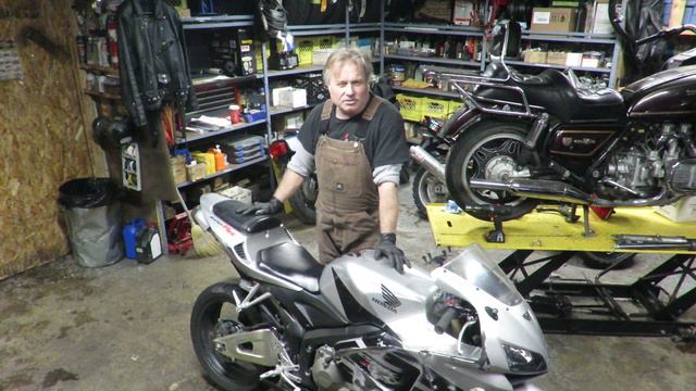 Deathtrap motorcycles, crashed and back on the road смотреть онлайн