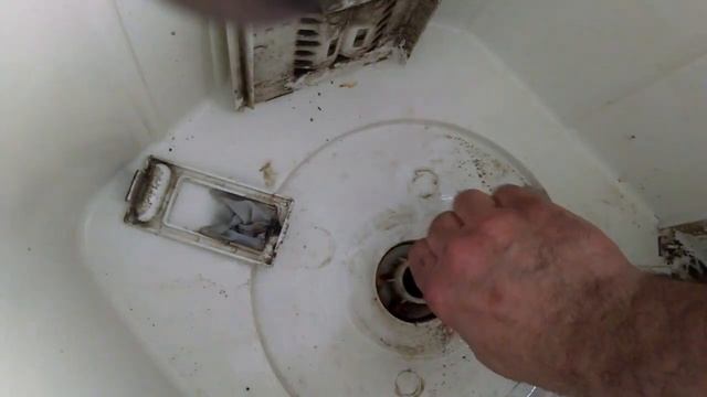 Ремонт стиральной машинки полуавтомат. Плохо крутит крыльчатка (активатор) и не сливает воду