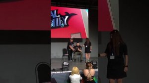 Дима создатель  Металл фемели поёт новую песню «что за уроды на сцене»