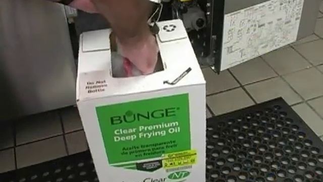 Replacing the JIB on a Frymaster OCF Fryer смотреть онлайн