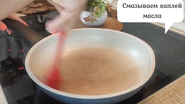 Берем творог, сыр, яйцо и ложку муки - получаем ленивый хачапури с сырной начинкой на сковороде.