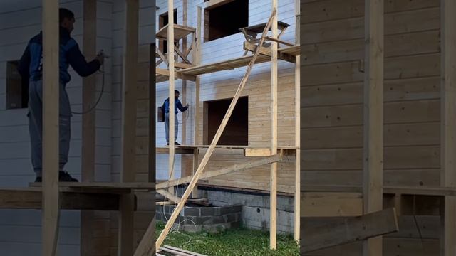 Грунтовка деревянного дома безвоздушным распылением