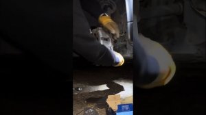 Замена передних тормозных колодок на Mazda CX-5 2017-2022гг объём 2.0 полный привод