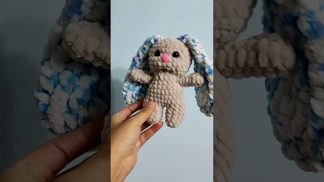 вязаный символ 2023 года зайчик / knitted symbol of 2023 bunny