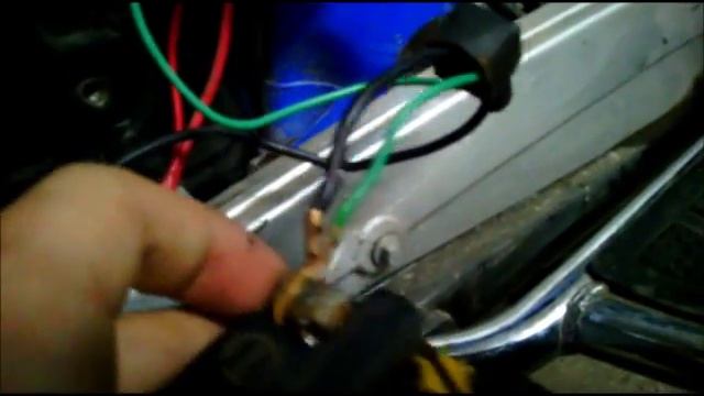 Реле электростартера на скутер. Предохранитель для скутера 50 кубов 4т. На мопеде не заряжается аккумулятор. Аккумулятор скутер венто 150. Предохранитель 10а скутер.