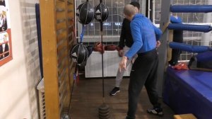 Бокс: груша на растяжках и работа корпусом