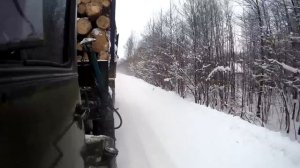Урал 5557 лесовоз. Поменял колеса - возим дальше.