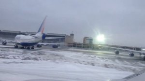 Домодедово.Взлет самолета Боинг 757-200