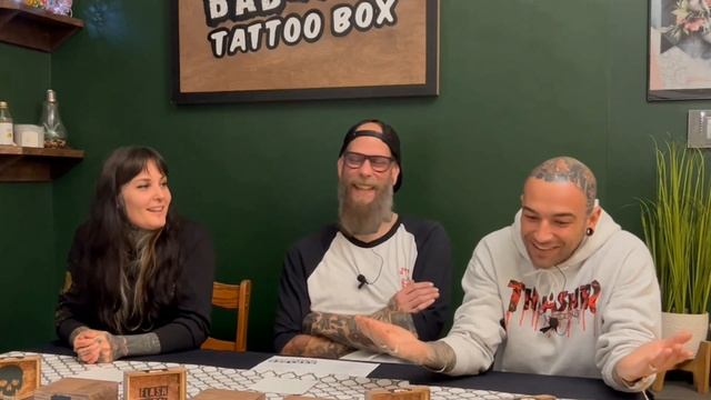 BAD LUCK TATTOO BOX - DINO VS MARINE смотреть онлайн