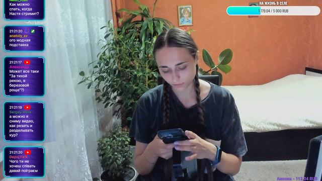 ☘️ Она копала огород, а сейчас здесь стрим ведёт! ☘️ смотреть онлайн