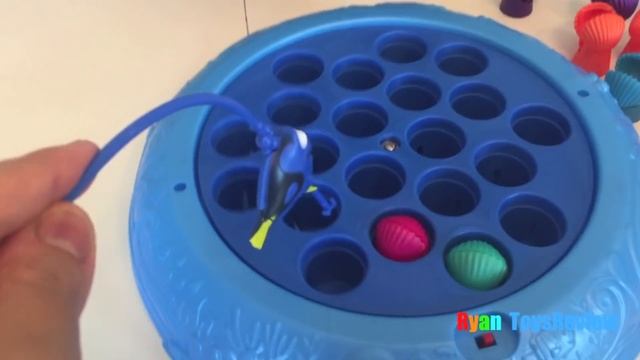 Disney Finding Dory Fishing Game Shell Collecting with Egg Surprise for Winner! смотреть онлайн