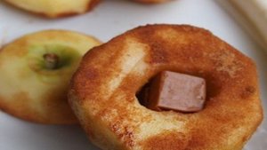 Запеченное яблоко в слоеном тесте