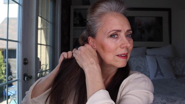 Have Fun Going Grey! - Audrey Hepburn Hairdo - Look Good Feel Good! смотреть онлайн