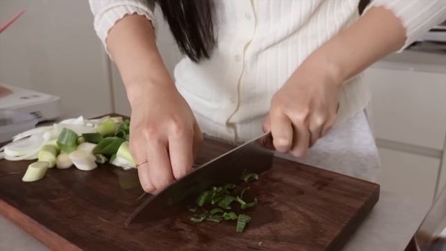 ENG)?불닭스파게티와 피자 배달. 소불고기전골과 육전 만들고 망한 딸기파이 만들어 먹은 일상. ?가을 옷 쇼핑. 메밀김치비빔면, 짬뽕, 짜장면, 피자빵, 프랭크버거, 소고기파티