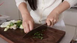 ENG)?불닭스파게티와 피자 배달. 소불고기전골과 육전 만들고 망한 딸기파이 만들어 먹은 일상. ?가을 옷 쇼핑. 메밀김치비빔면, 짬뽕, 짜장면, 피자빵, 프랭크버거, 소고기파티