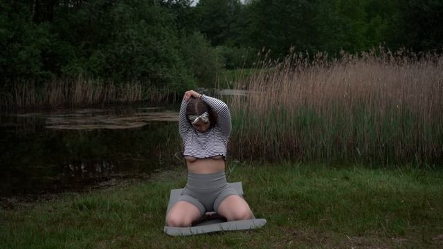 Йога возле озера смотреть онлайн
