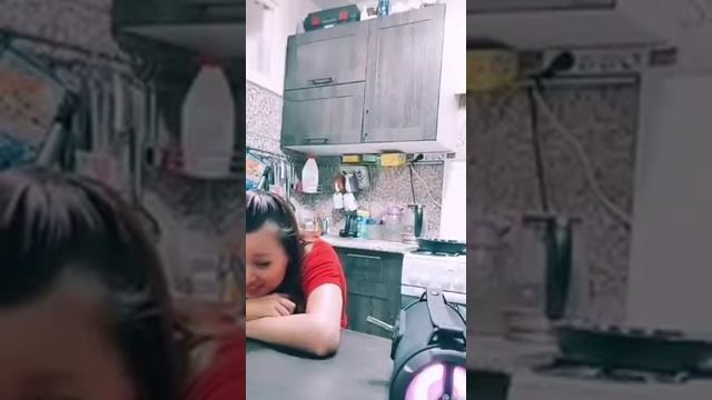 Люди пугают друг друга музыкой смотреть онлайн