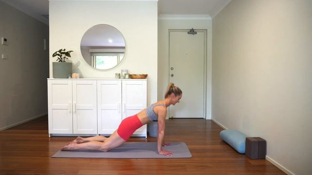30 MIN FULL BODY YOGA PILATES WORKOUT – STRETCH AND STRENGTHEN | All Levels | SOPHIE LAVERS