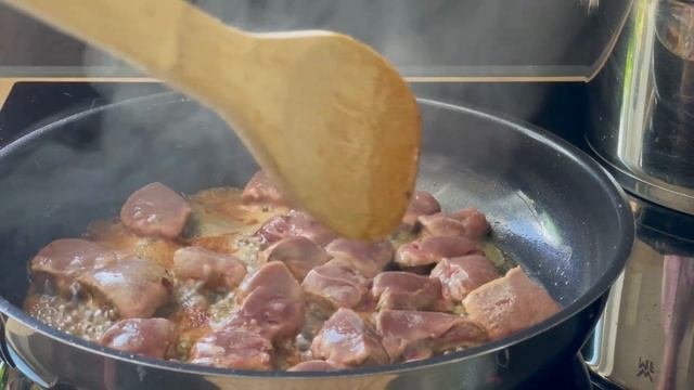 ПЕЧЕНКА ЖАРЕНАЯ С ЛУКОМ В СМЕТАНЕ! ГОТОВЛЮ 2 РАЗА В НЕДЕЛЮ.