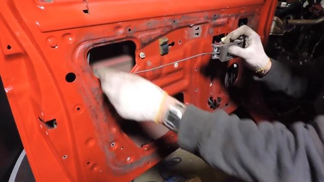 Как разобрать переднюю дверь Nissan Terrano 2.7 смотреть онлайн