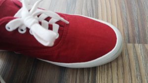 красные кеды