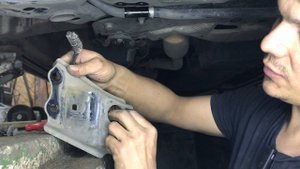 Замена передних линок и втулок Тойота Альфард.
