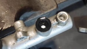 Прокачка главного тормозного цилиндра Mitsubishi Lancer 9