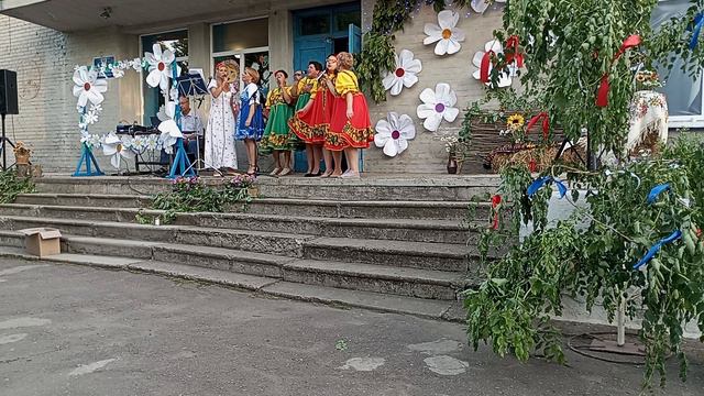 "Раз, два - люблю тебя", коллектив "Рябинкшка" смотреть онлайн