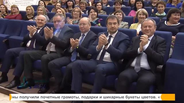 Руководители “Нижнекамскнефтехима” поздравили женщин предприятия с весенним праздником!