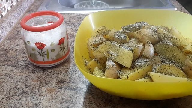 Запечённый картофель. очень вкусная картошка с румяной корочкой смотреть онлайн