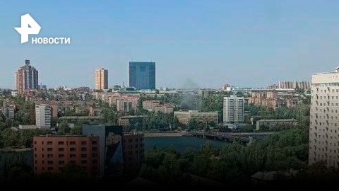⚡️Обстрел Донецка: прямое попадание снаряда в жилой дом / РЕН Новости