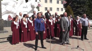 Массовое исполнение песни "День Победы"