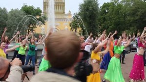 Индийский флешмоб в Александровском саду, Санкт-Петербург, 1 июня 2014г., Indian Flashmob