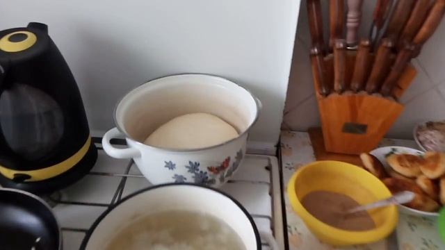 В гостях у бабушки Нины, помогаю готовить вкусняшки смотреть онлайн