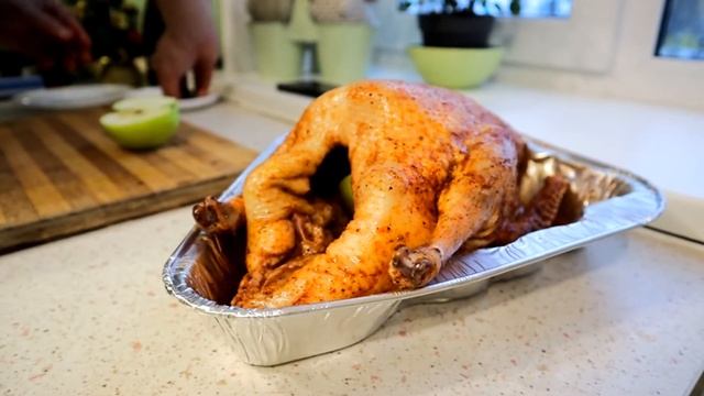 СОЧНАЯ УТКА ЗАПЕЧЁННАЯ С ЯБЛОКАМИ И ЧЕРНОСЛИВОМ / Праздничное блюдо.